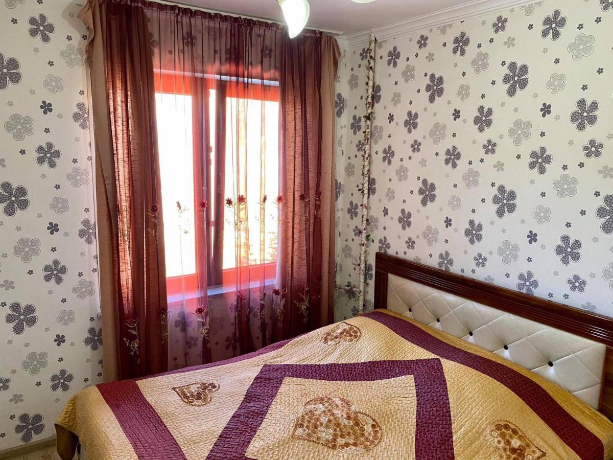 Apartment In Kutaisi Varlamishvili Esterno foto